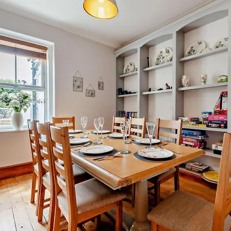 Prázdninový dům 4 Bed In Sz037